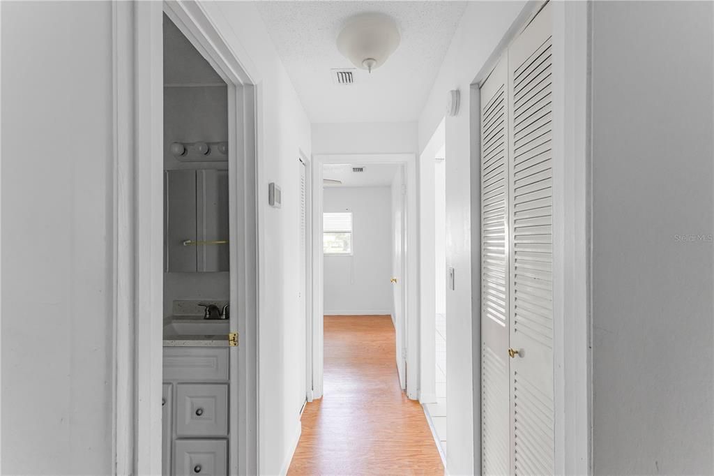 For Rent: $1,600 (2 beds, 1 baths, 758 Square Feet)