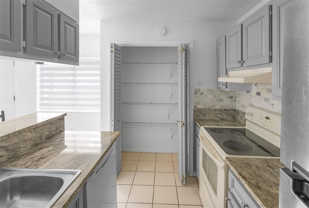 For Rent: $1,600 (2 beds, 1 baths, 758 Square Feet)