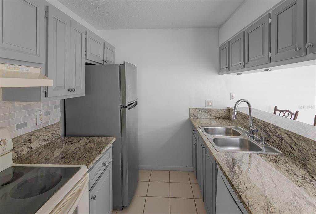 For Rent: $1,600 (2 beds, 1 baths, 758 Square Feet)