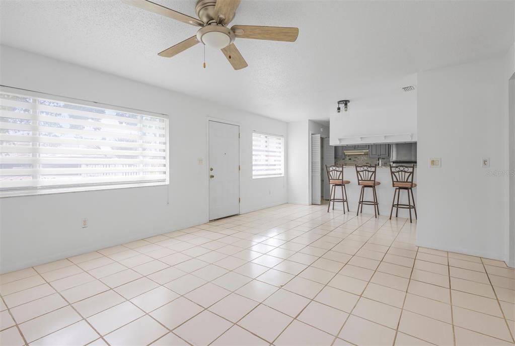 For Rent: $1,600 (2 beds, 1 baths, 758 Square Feet)
