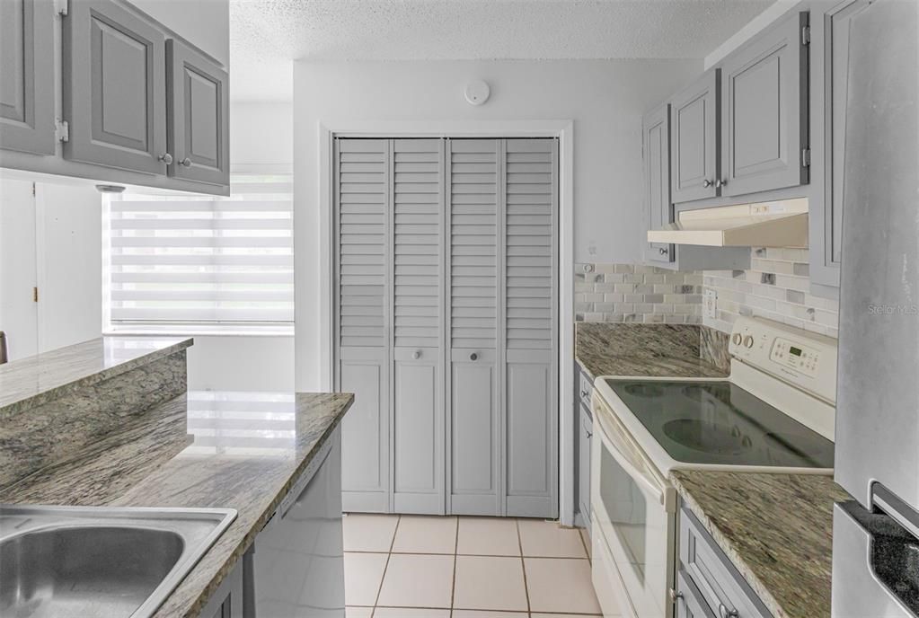 For Rent: $1,600 (2 beds, 1 baths, 758 Square Feet)