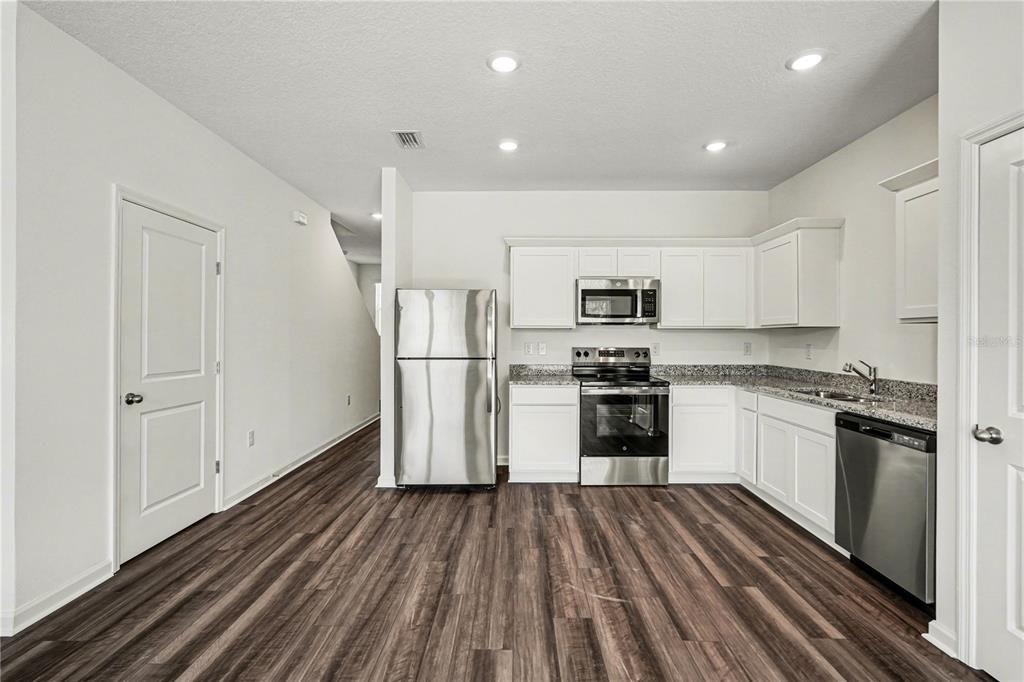 For Rent: $1,369 (3 beds, 2 baths, 1386 Square Feet)