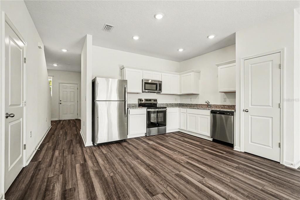 For Rent: $1,369 (3 beds, 2 baths, 1386 Square Feet)