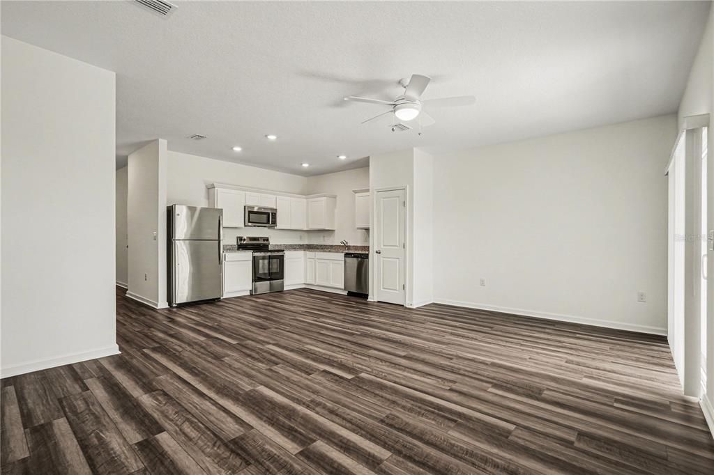 For Rent: $1,369 (3 beds, 2 baths, 1386 Square Feet)