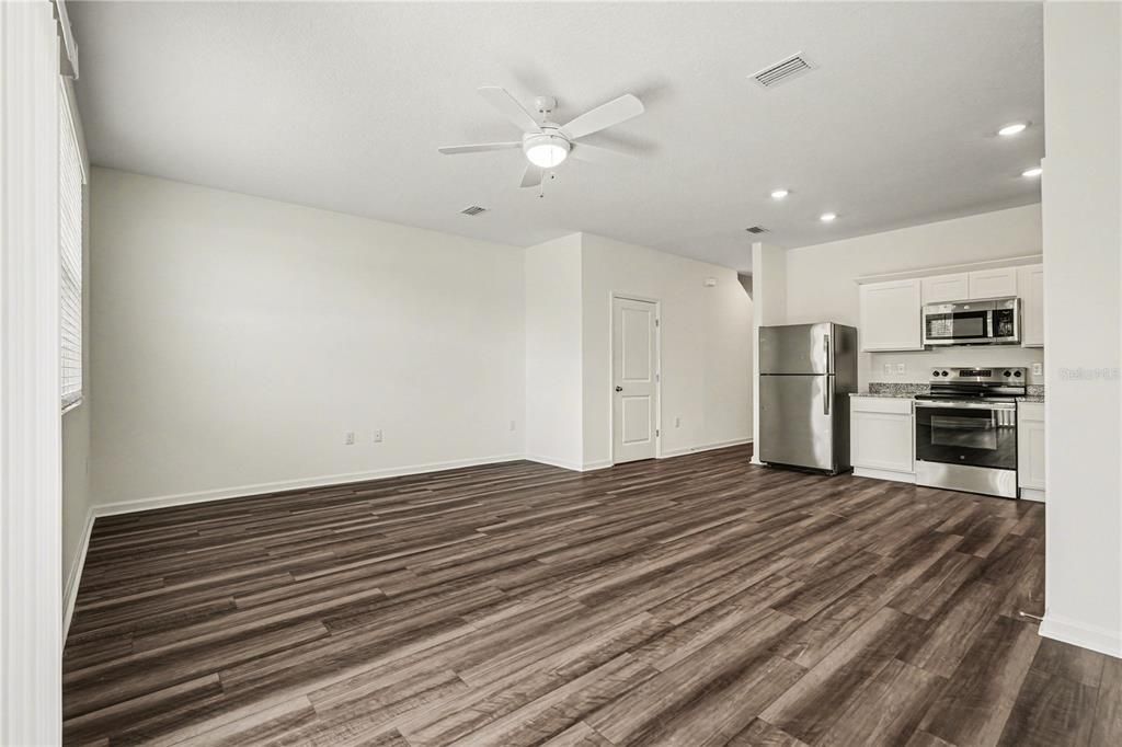 For Rent: $1,369 (3 beds, 2 baths, 1386 Square Feet)