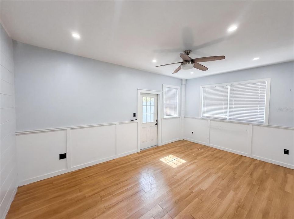 For Sale: $260,000 (3 beds, 2 baths, 1274 Square Feet)