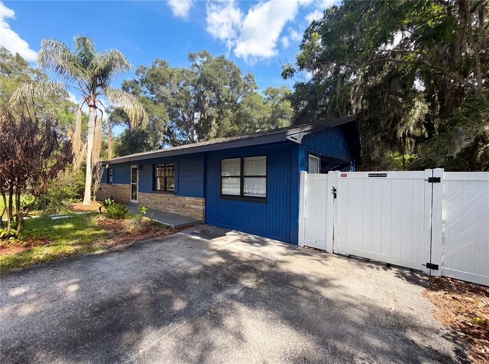 For Sale: $260,000 (3 beds, 2 baths, 1274 Square Feet)