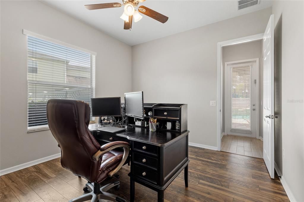 For Sale: $819,000 (5 beds, 4 baths, 3851 Square Feet)