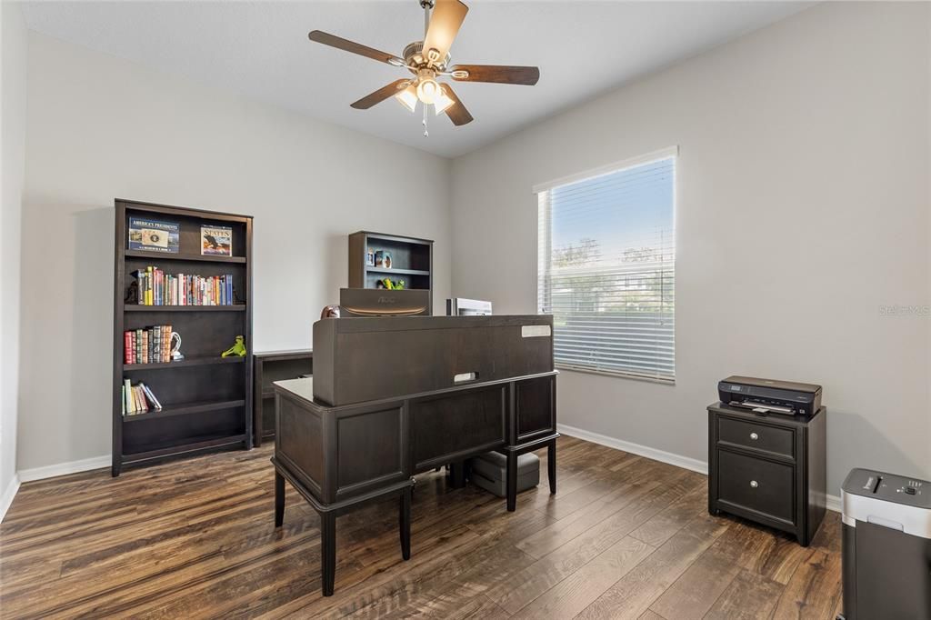 For Sale: $819,000 (5 beds, 4 baths, 3851 Square Feet)