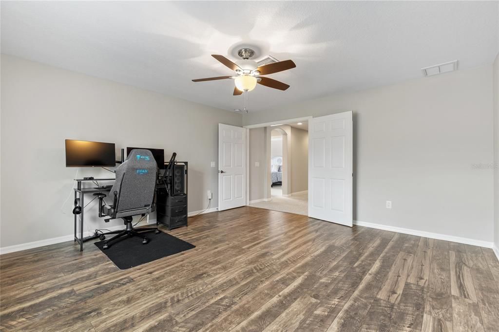 For Sale: $819,000 (5 beds, 4 baths, 3851 Square Feet)