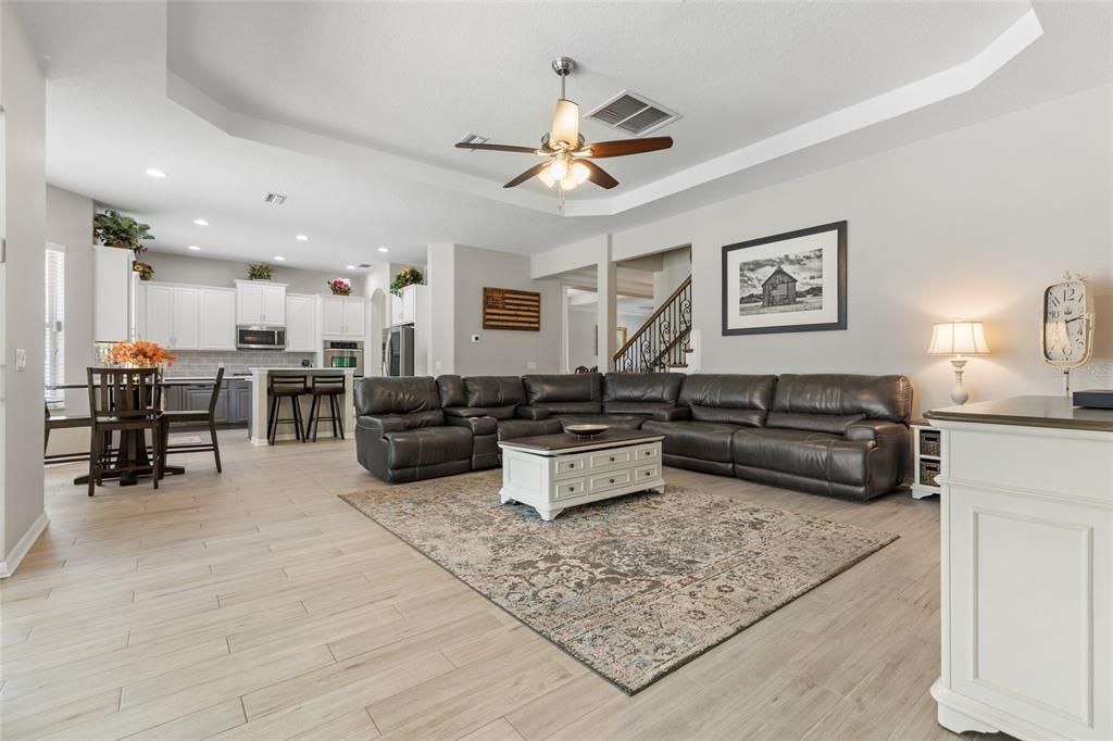 For Sale: $819,000 (5 beds, 4 baths, 3851 Square Feet)