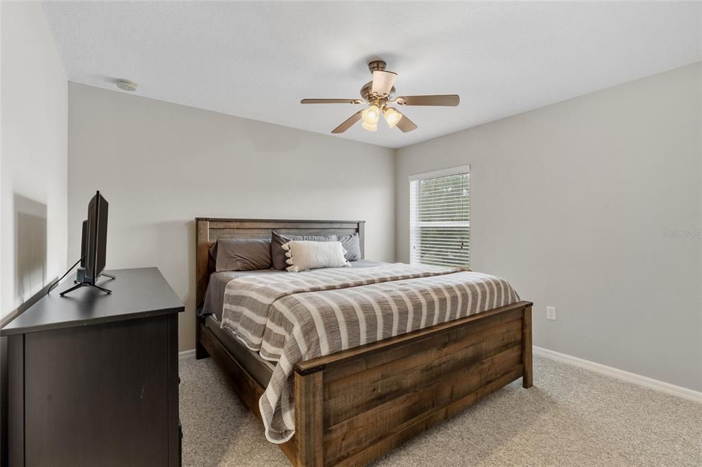For Sale: $819,000 (5 beds, 4 baths, 3851 Square Feet)