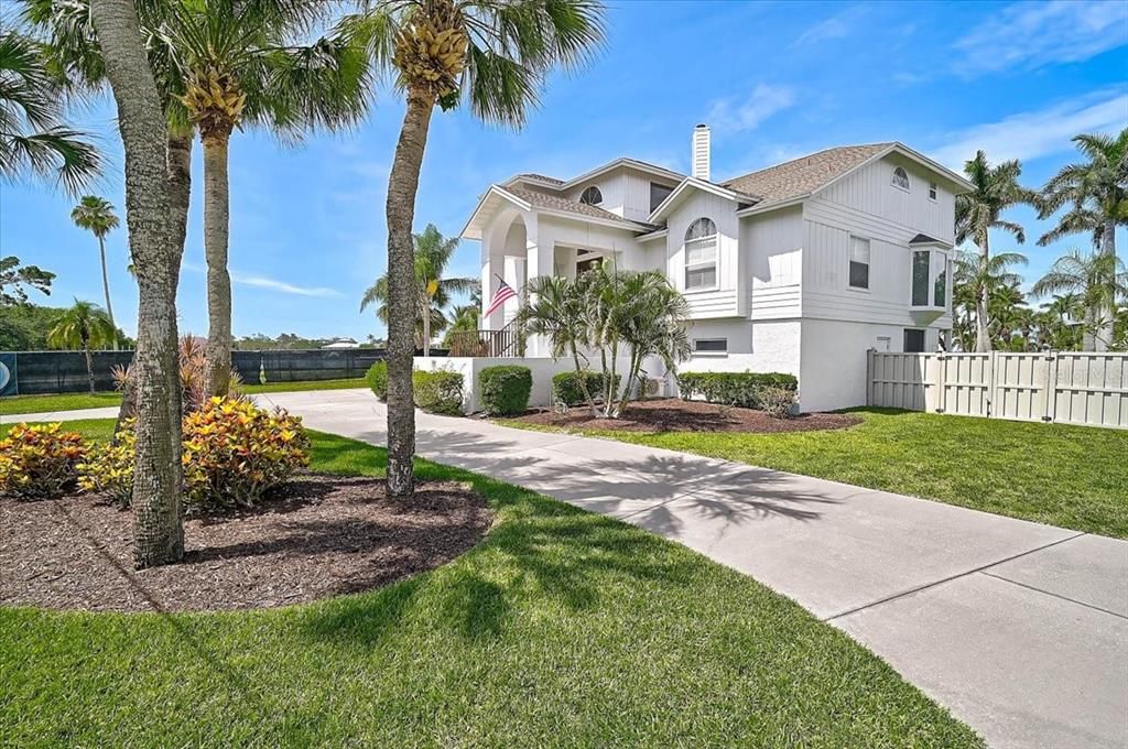 For Sale: $2,995,000 (5 beds, 4 baths, 5106 Square Feet)