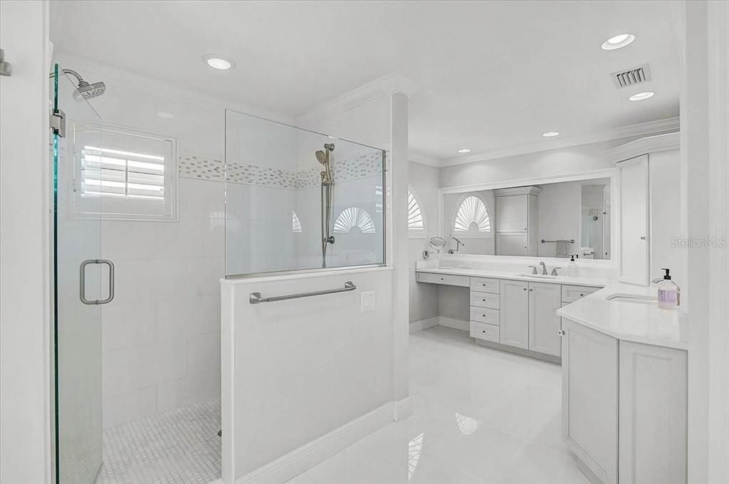For Sale: $2,995,000 (5 beds, 4 baths, 5106 Square Feet)
