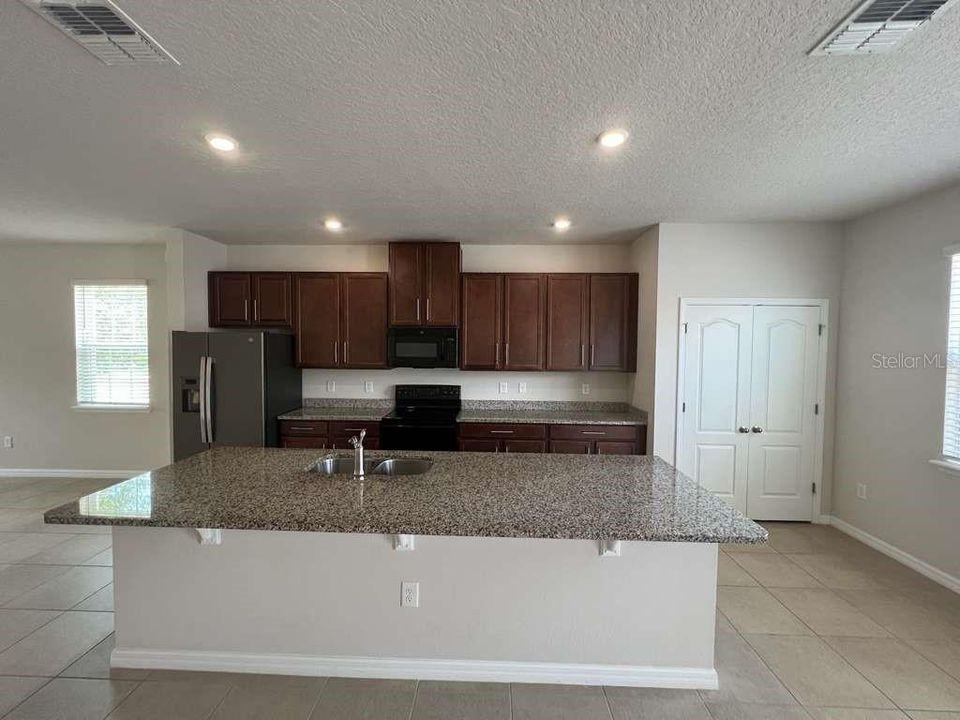 待售: $450,000 (3 贝兹, 2 浴室, 1714 平方英尺)