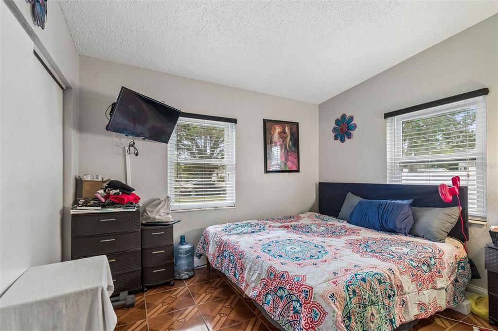 For Sale: $339,900 (4 beds, 2 baths, 1296 Square Feet)