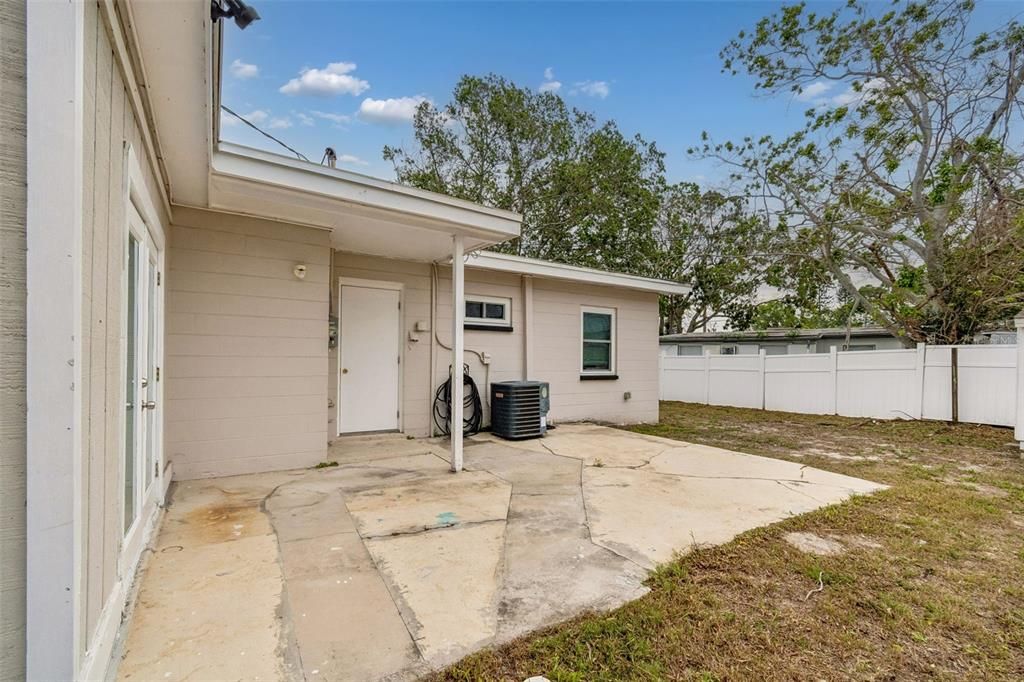 For Sale: $339,900 (4 beds, 2 baths, 1296 Square Feet)