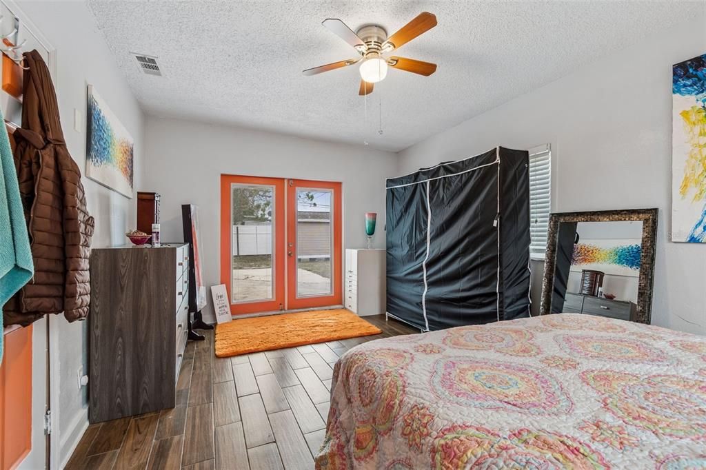 For Sale: $339,900 (4 beds, 2 baths, 1296 Square Feet)