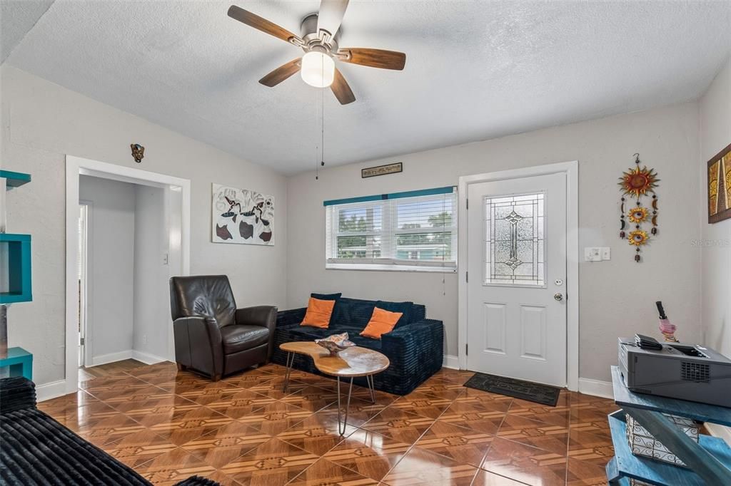 For Sale: $339,900 (4 beds, 2 baths, 1296 Square Feet)