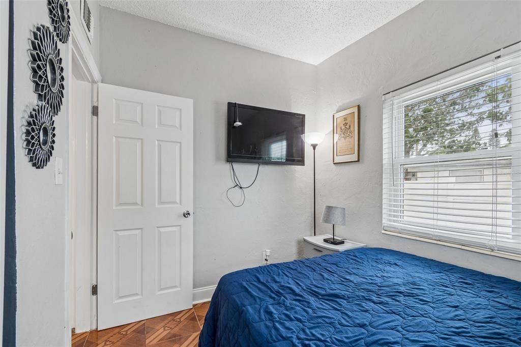 For Sale: $339,900 (4 beds, 2 baths, 1296 Square Feet)