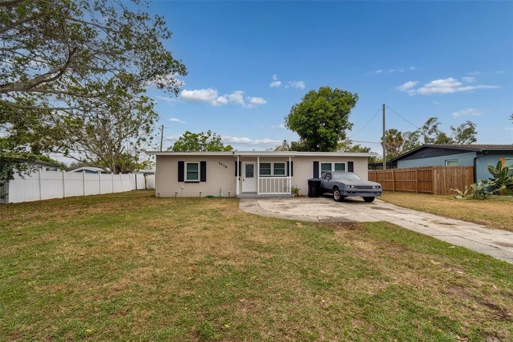 For Sale: $339,900 (4 beds, 2 baths, 1296 Square Feet)