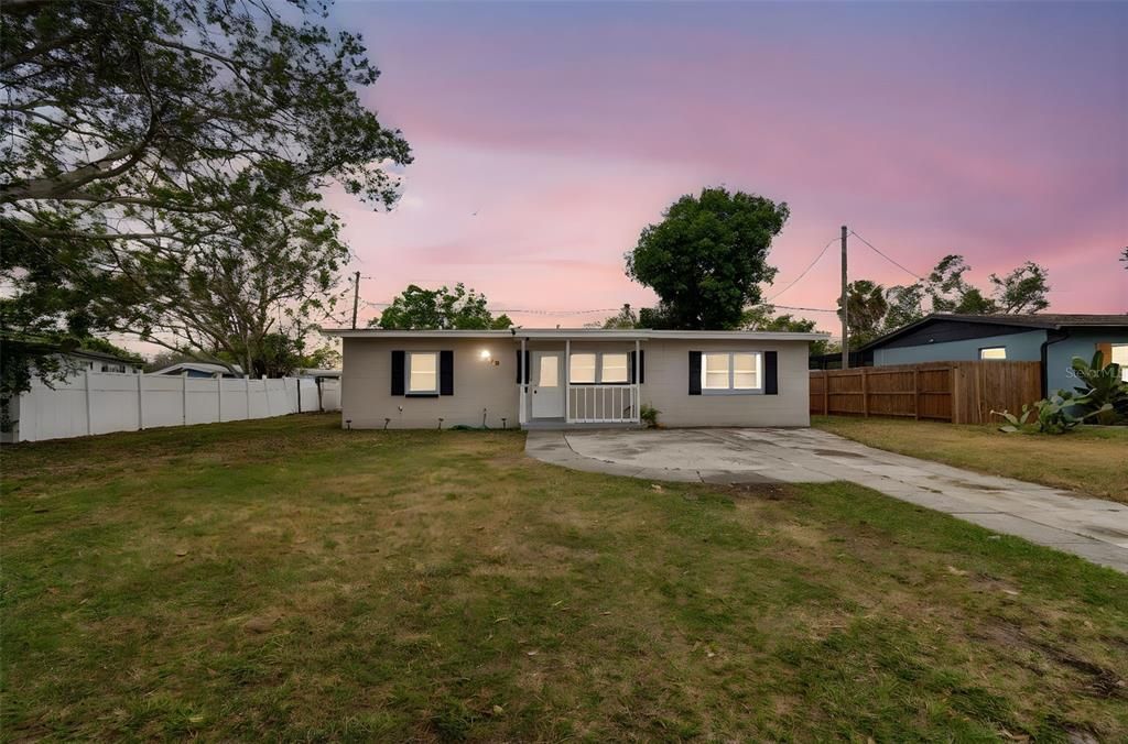 For Sale: $339,900 (4 beds, 2 baths, 1296 Square Feet)
