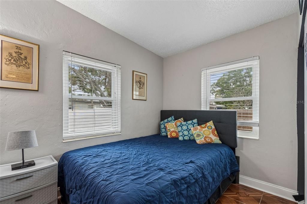 For Sale: $339,900 (4 beds, 2 baths, 1296 Square Feet)