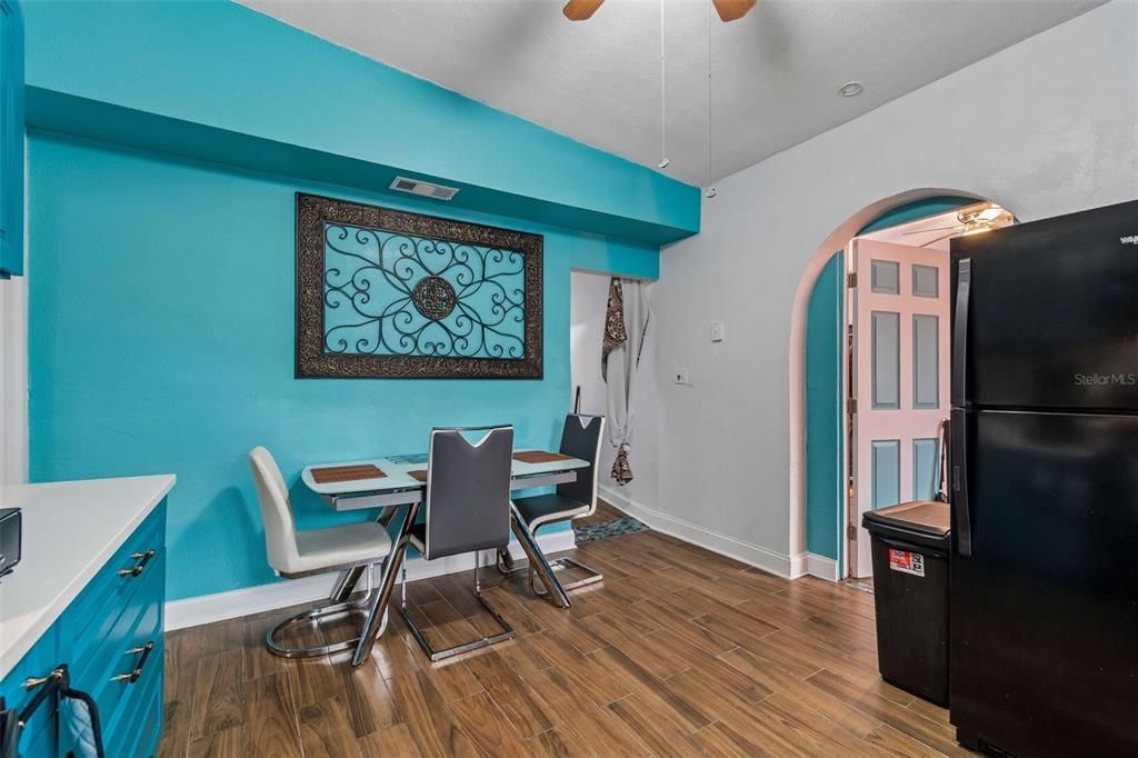 For Sale: $339,900 (4 beds, 2 baths, 1296 Square Feet)