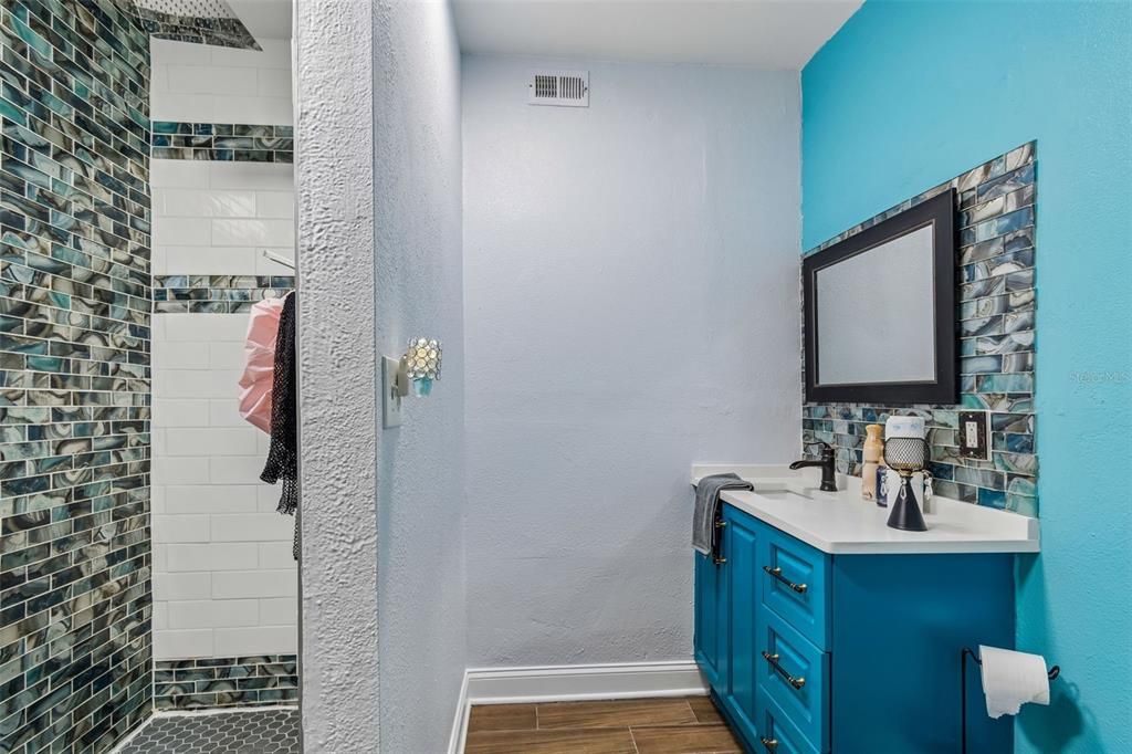 For Sale: $339,900 (4 beds, 2 baths, 1296 Square Feet)