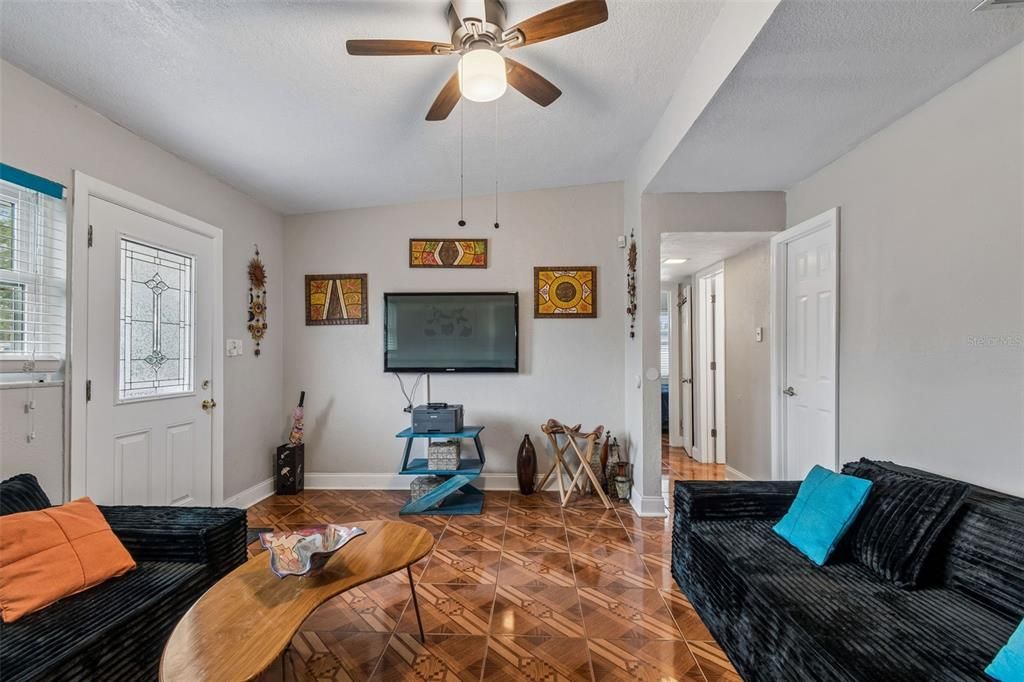For Sale: $339,900 (4 beds, 2 baths, 1296 Square Feet)