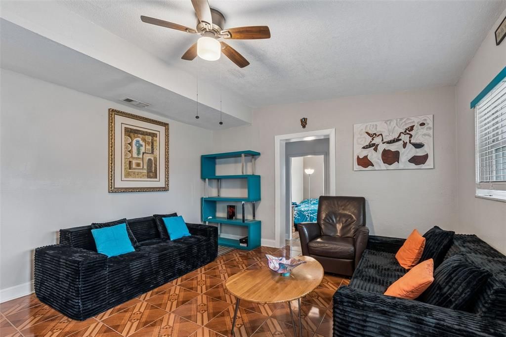 For Sale: $339,900 (4 beds, 2 baths, 1296 Square Feet)