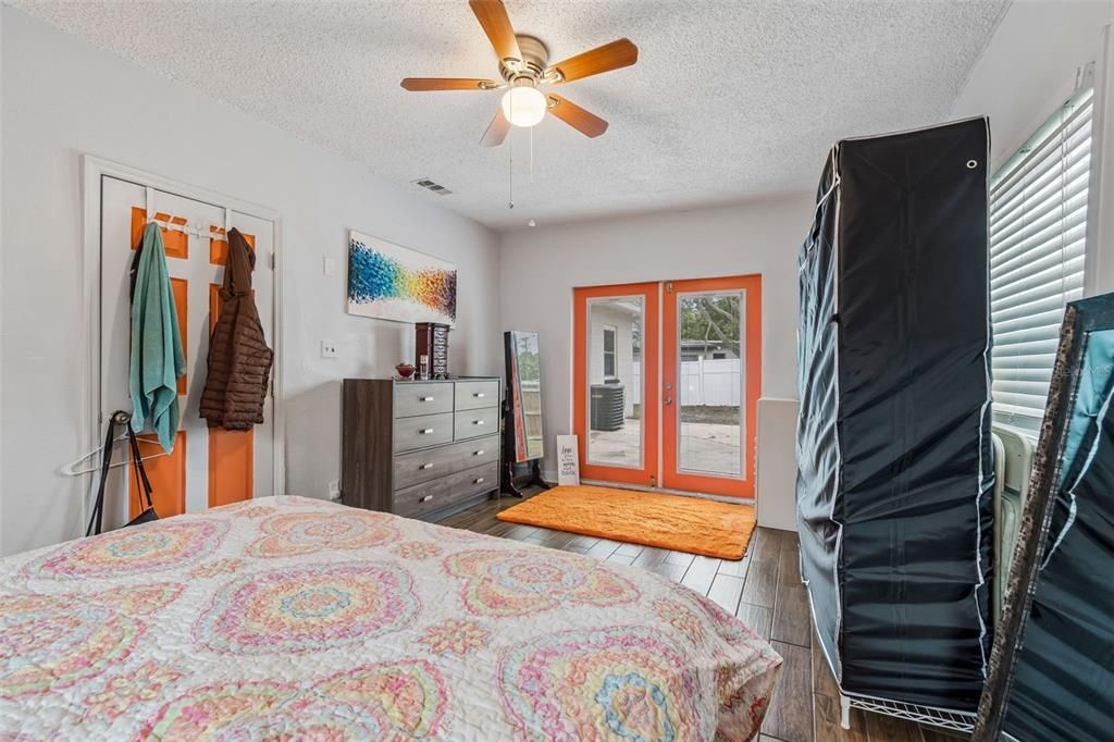 For Sale: $339,900 (4 beds, 2 baths, 1296 Square Feet)