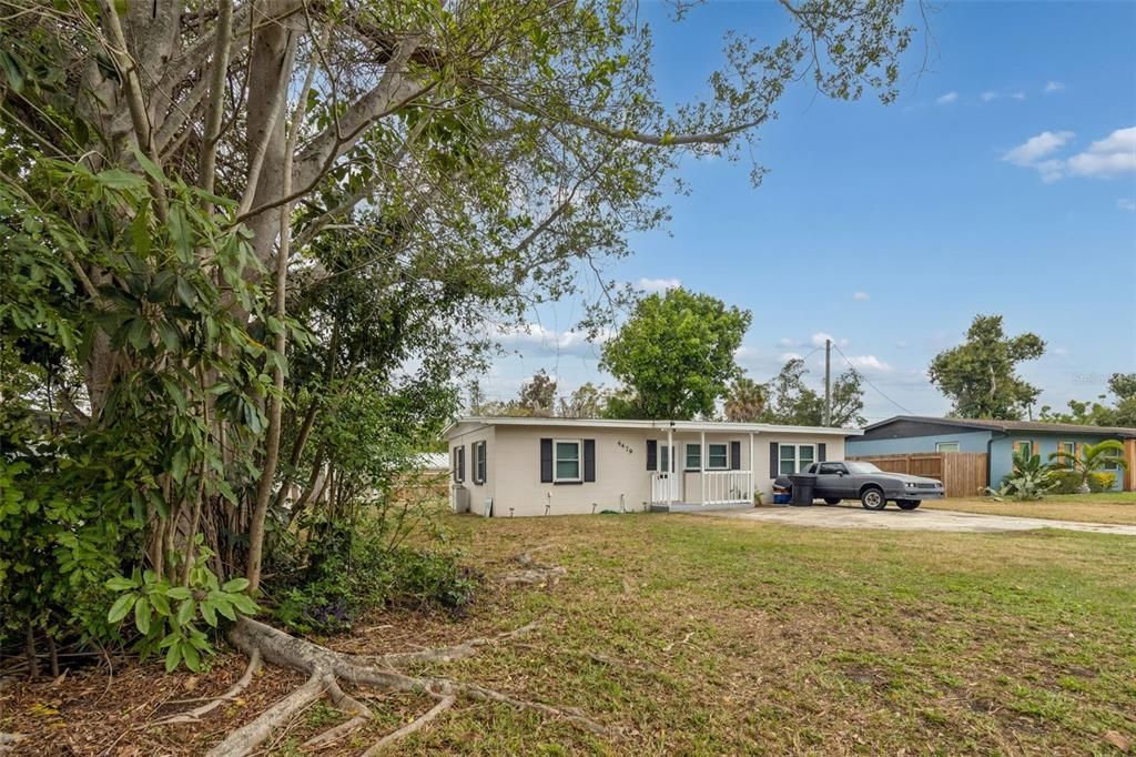 For Sale: $339,900 (4 beds, 2 baths, 1296 Square Feet)