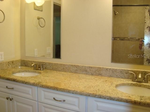 For Rent: $2,400 (2 beds, 2 baths, 1462 Square Feet)