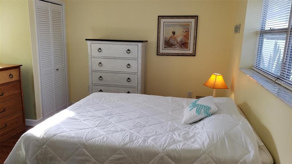 For Sale: $299,000 (2 beds, 2 baths, 1036 Square Feet)
