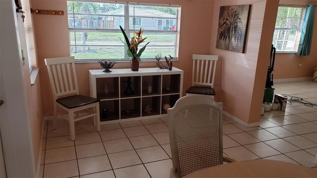 For Sale: $299,000 (2 beds, 2 baths, 1036 Square Feet)