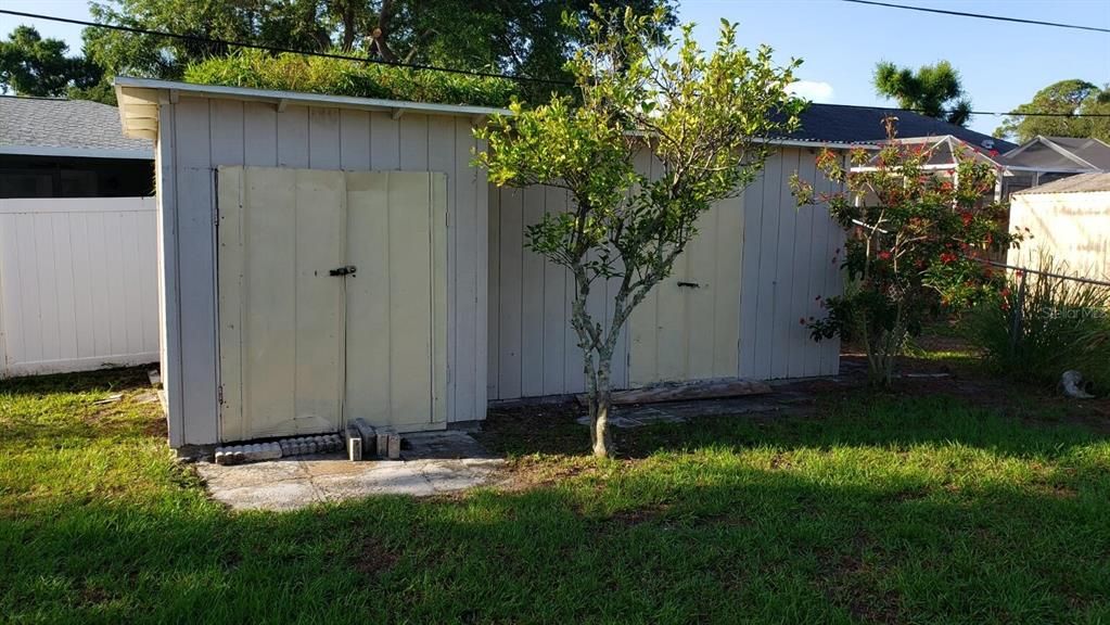 For Sale: $299,000 (2 beds, 2 baths, 1036 Square Feet)