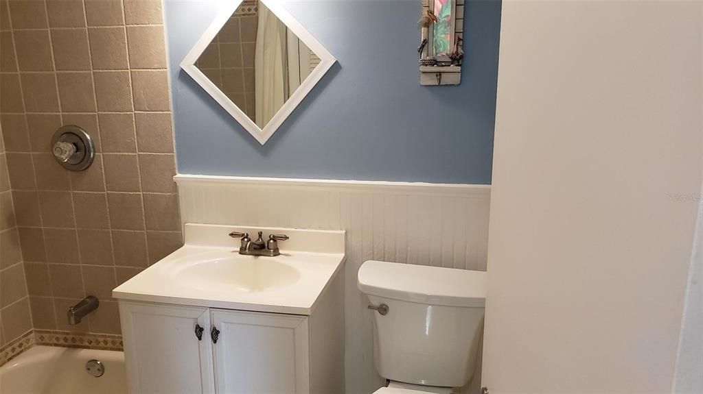 For Sale: $299,000 (2 beds, 2 baths, 1036 Square Feet)