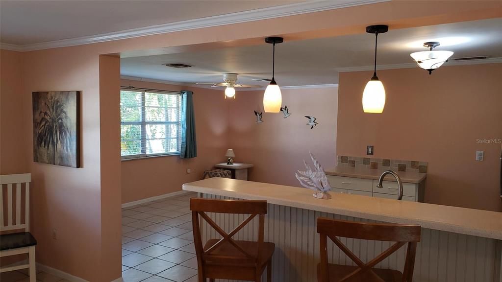 For Sale: $299,000 (2 beds, 2 baths, 1036 Square Feet)