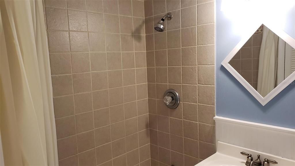 For Sale: $299,000 (2 beds, 2 baths, 1036 Square Feet)