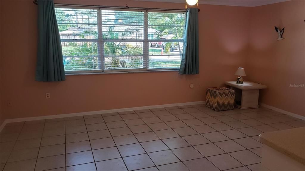 For Sale: $299,000 (2 beds, 2 baths, 1036 Square Feet)