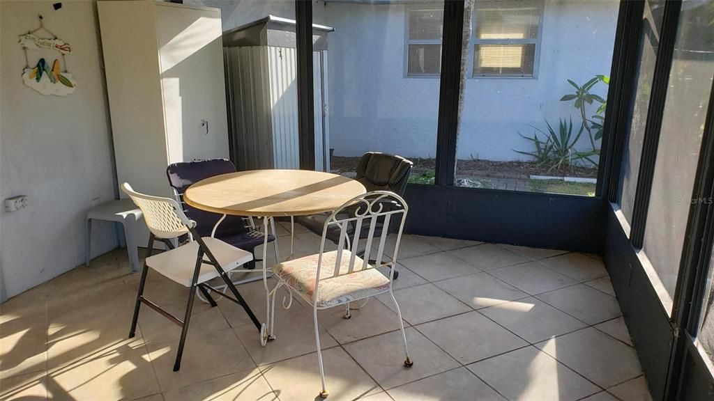 For Sale: $299,000 (2 beds, 2 baths, 1036 Square Feet)