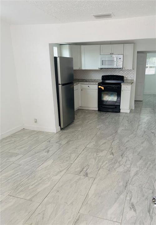В аренду: $2,000 (3 спален, 1 ванн, 968 Квадратных фут)