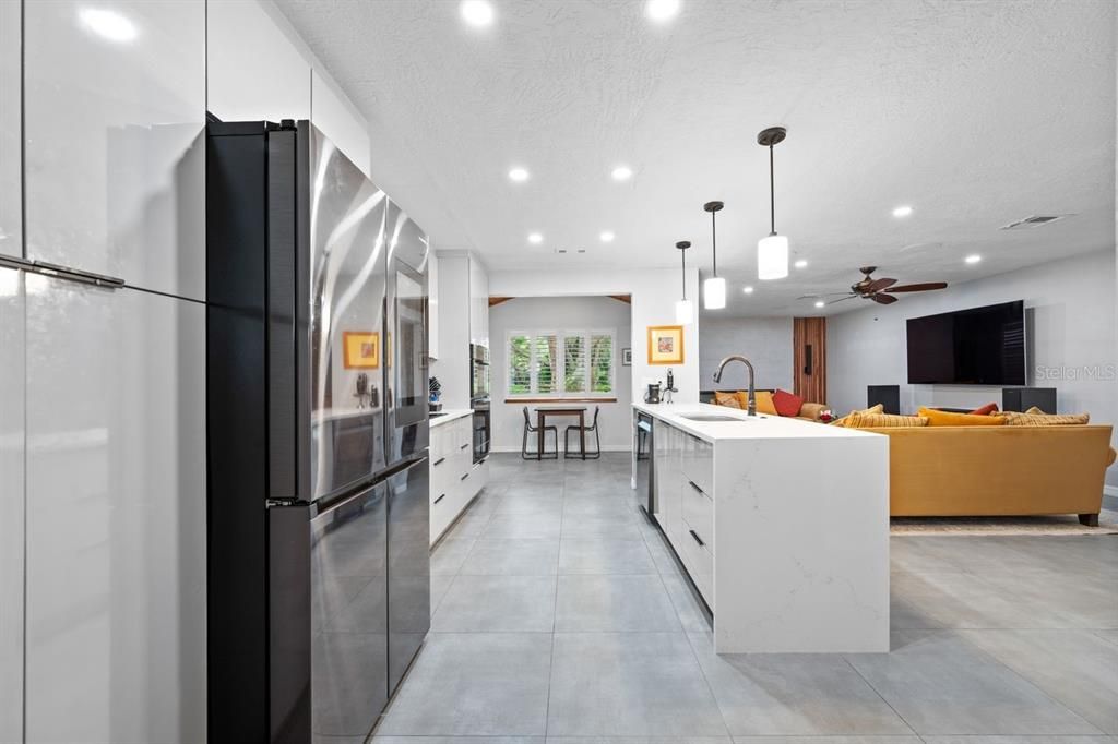 Activo con contrato: $749,900 (4 camas, 2 baños, 2246 Pies cuadrados)