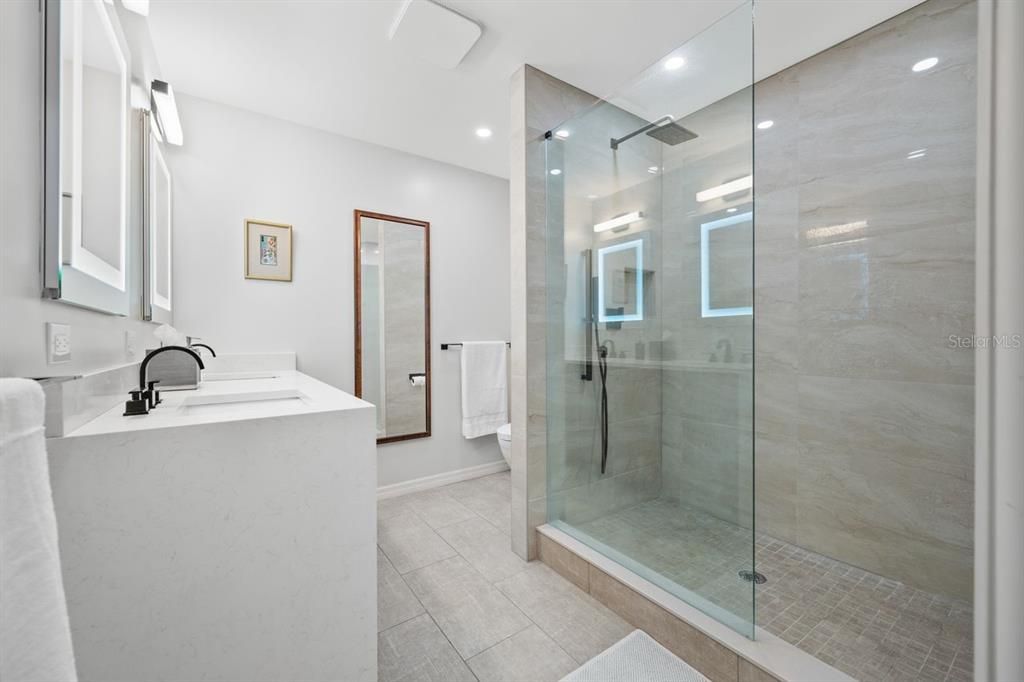 Activo con contrato: $749,900 (4 camas, 2 baños, 2246 Pies cuadrados)