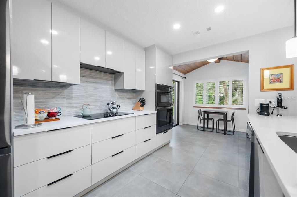 Activo con contrato: $749,900 (4 camas, 2 baños, 2246 Pies cuadrados)