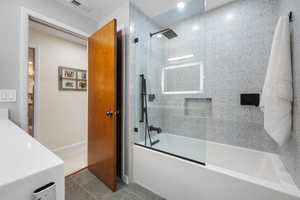Activo con contrato: $749,900 (4 camas, 2 baños, 2246 Pies cuadrados)