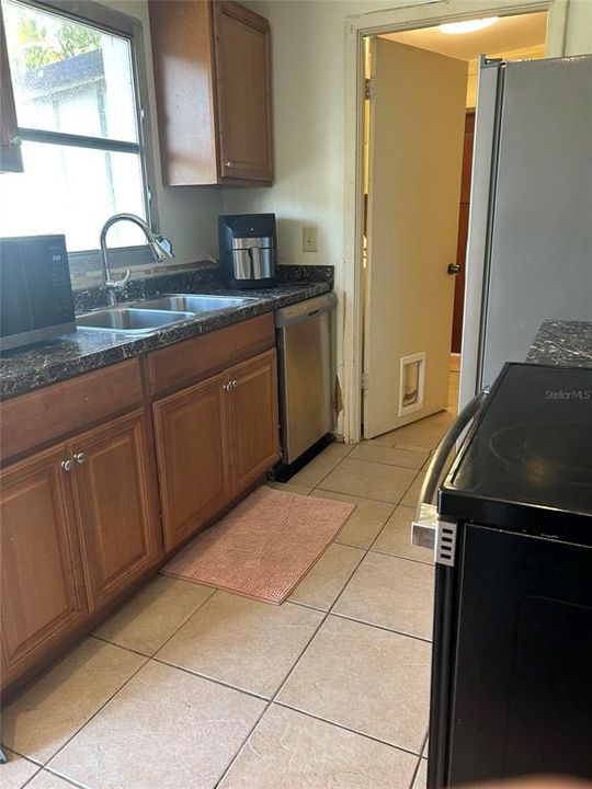 For Sale: $310,000 (3 beds, 1 baths, 980 Square Feet)