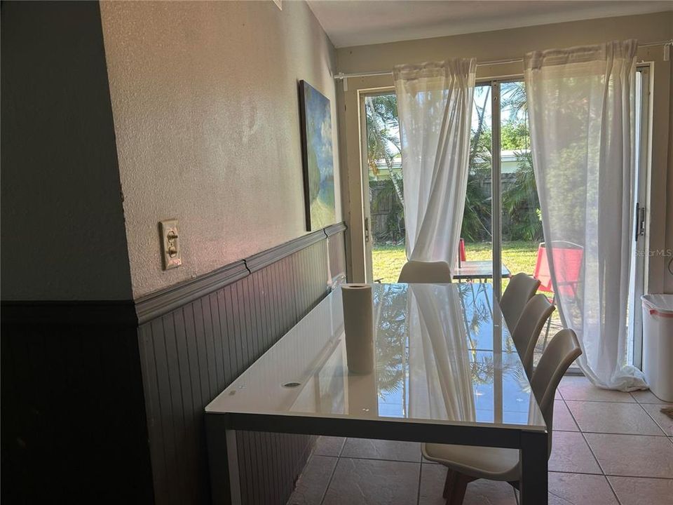 For Sale: $310,000 (3 beds, 1 baths, 980 Square Feet)