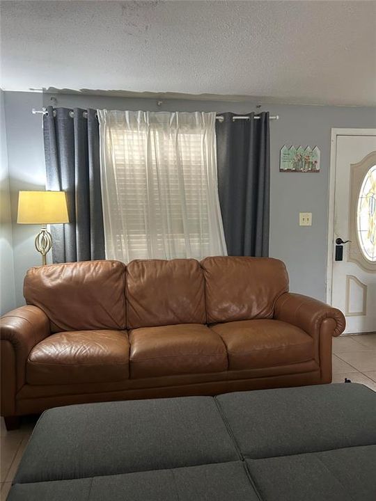For Sale: $310,000 (3 beds, 1 baths, 980 Square Feet)